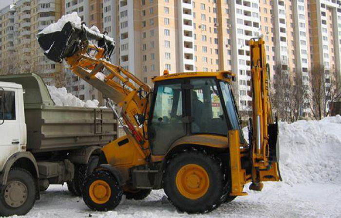 Вывоз снега и мусора с улиц Екатеринбурга
